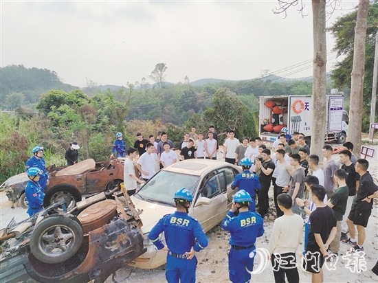 退役軍人參加地震救援實戰(zhàn)化訓練。