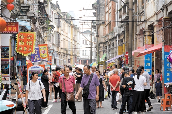 江門長堤歷史文化街區(qū)深受游客歡迎。