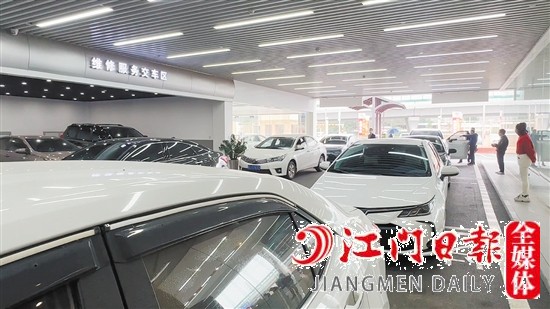 市區(qū)多家4S店車輛保養(yǎng)迎來小高峰。