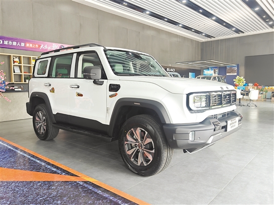 全新BJ40定位世家級(jí)潮野SUV，風(fēng)格獨(dú)特。